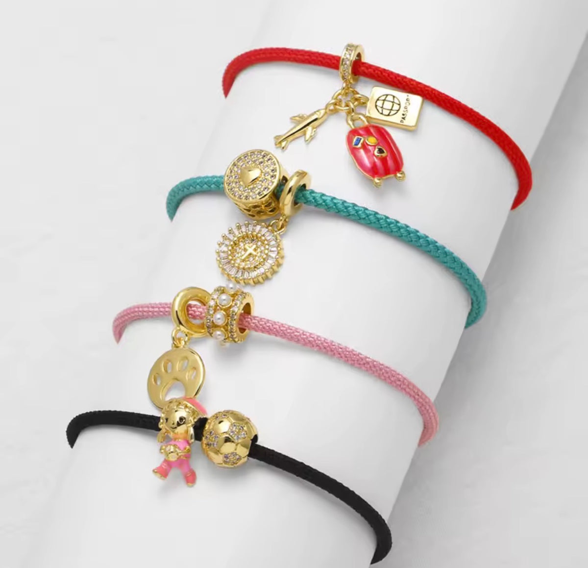 COLOR BRACELETED