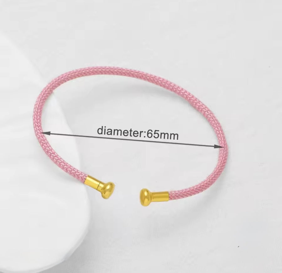 COLOR BRACELETED