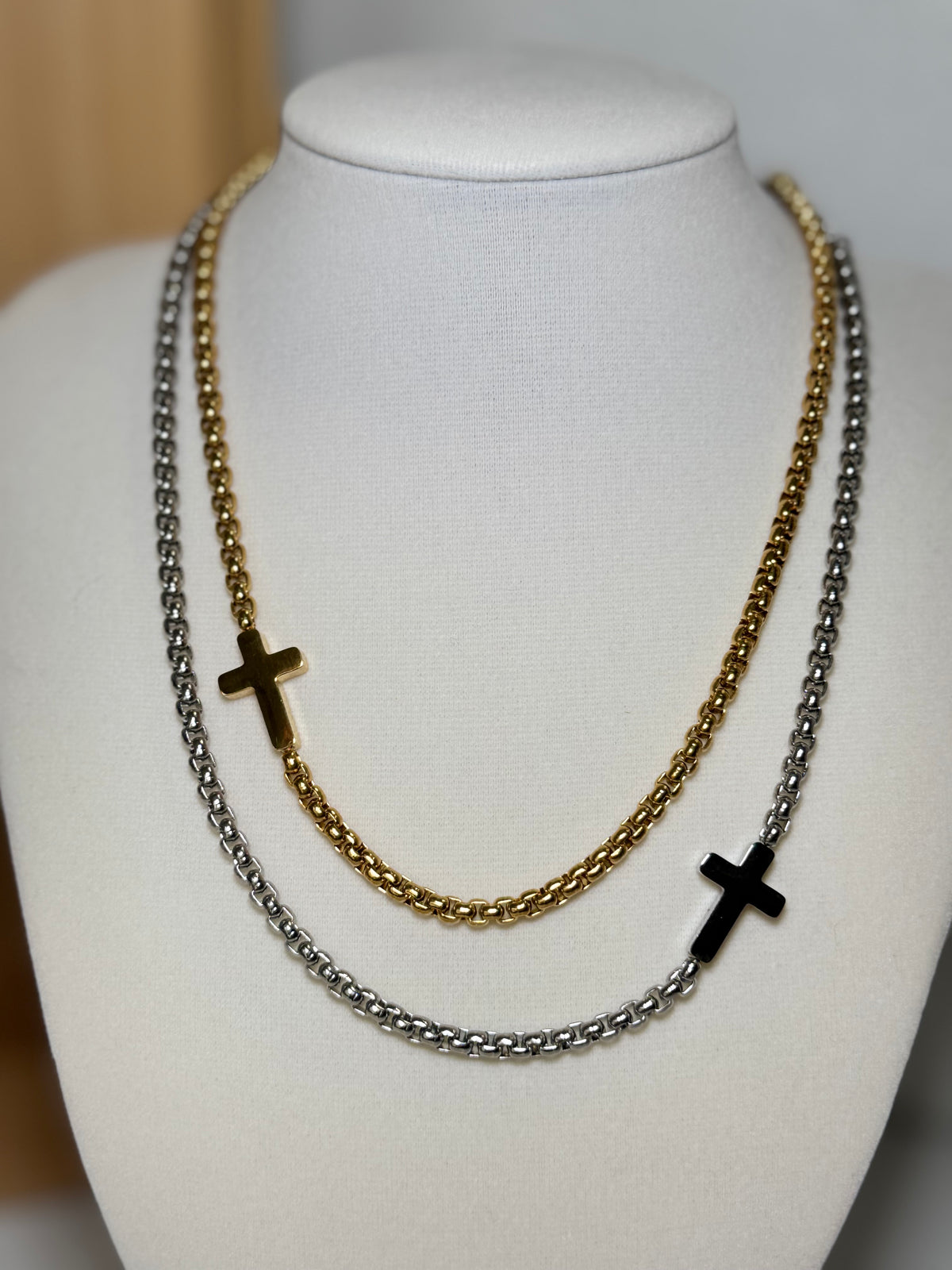 Men’s Stainless Steel Side Cross Chain Necklace – Gold or Silver