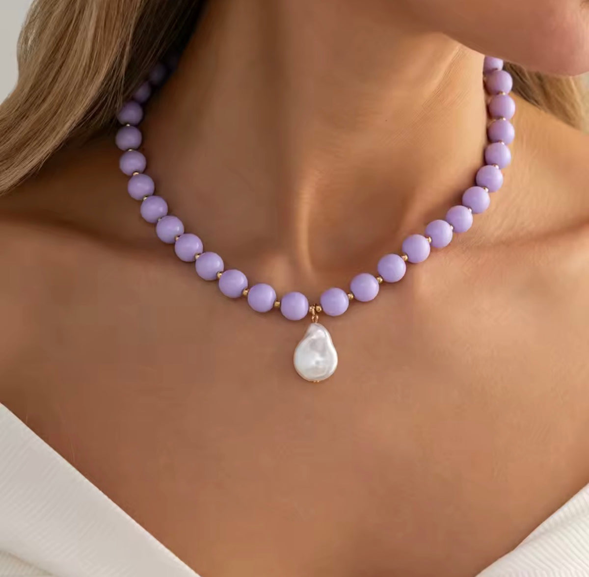 Acrylic Beaded Choker Necklace with Baroque Pearl Pendant