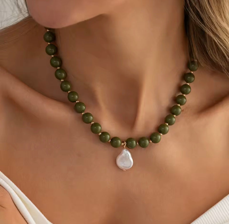 Acrylic Beaded Choker Necklace with Baroque Pearl Pendant